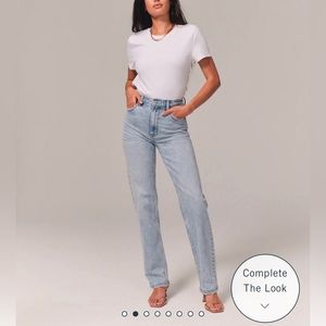 NWT Ultra High Rise 90s Straight Jean